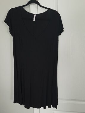 Xhilaration Black V-Neck Stretch Dress/Tunic